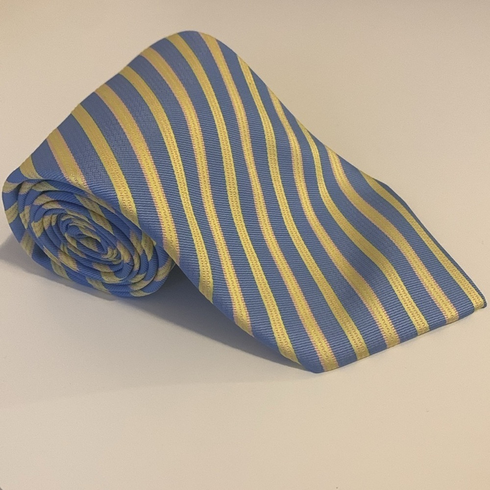 Burberry Hand Made Silk Tie - Picture 2 of 9